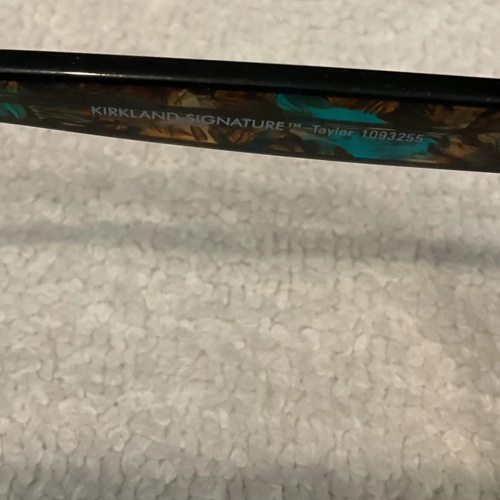 Stylish Tortoise Shell Sunglasses